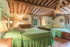 6 chambres, lits bébé (en supplément), Wi-Fi gratuit, draps fournis