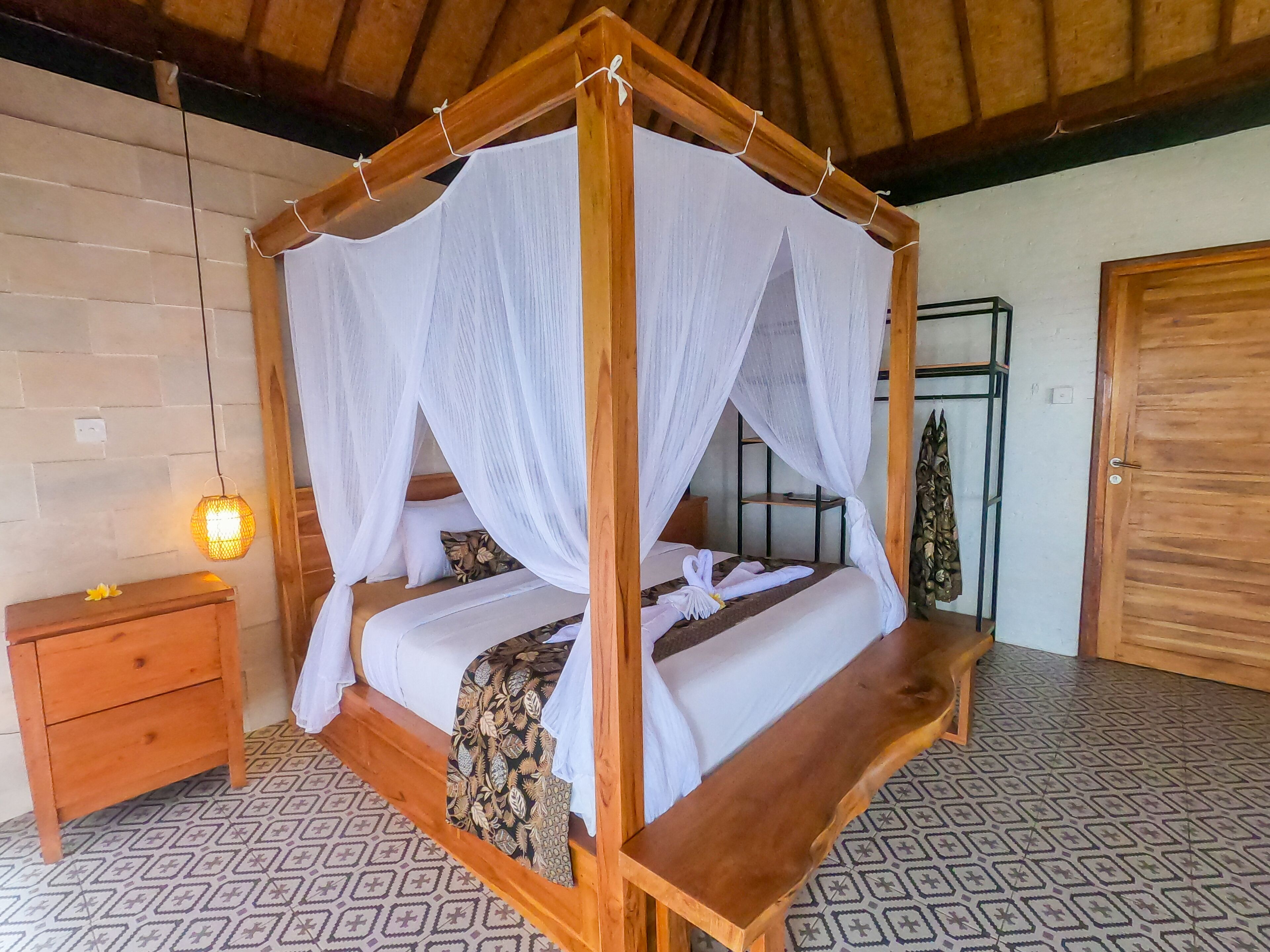 Camera con letto matrimoniale o 2 letti singoli, bagno privato, vista oceano parziale | 1 camera, una scrivania
