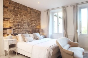 Deluxe Double Room | Individually decorated, individually furnished, free WiFi, bed sheets - Aux Sabots Rouges (Guemene-sur-Scorff)