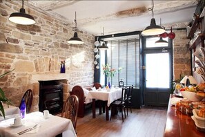 Daily continental breakfast for a fee - Aux Sabots Rouges (Guemene-sur-Scorff)