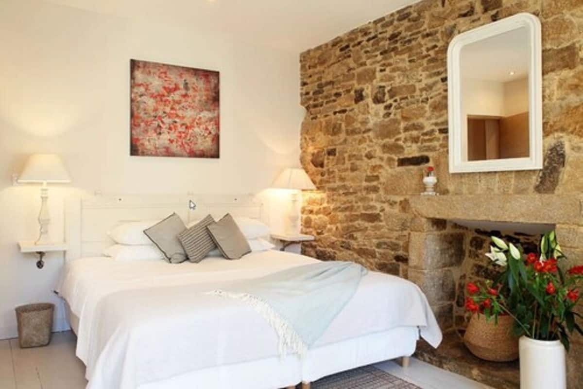 Deluxe Room | Individually decorated, individually furnished, free WiFi, bed sheets