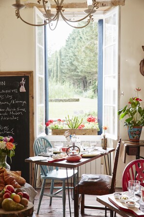 Breakfast area