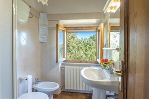 Villa | Bilik Mandi | Gabungan pancuran/tab mandi, bidet, tuala disediakan 