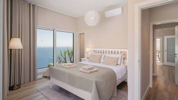 3 bedrooms, in-room safe, desk, blackout drapes