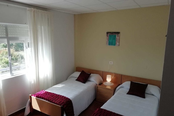 Kamar Double | Tempat tidur bayi gratis, tempat tidur lipat/tambahan, dan Wi-Fi gratis