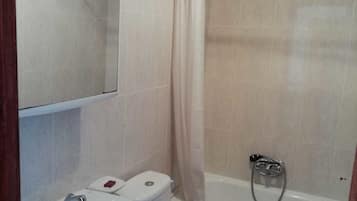 Chambre Double | Salle de bain | Baignoire