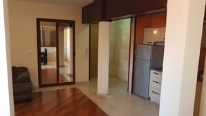 Gambar tidak terklasifikasi, 2 dari 9, tombol