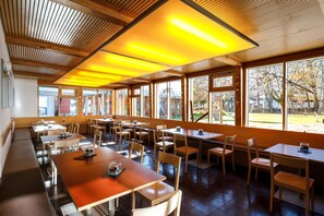 Restaurant - DJH Garmisch- Partenkirchen - Hostel (Garmisch-Partenkirchen)