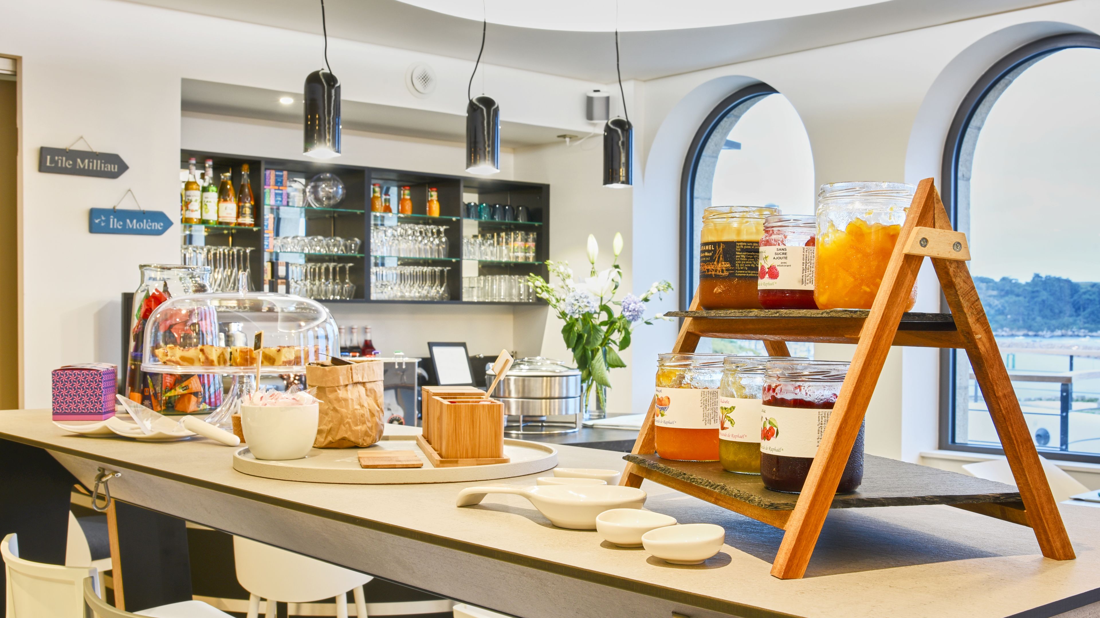 daily buffet breakfast for a fee