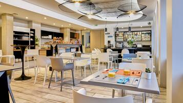 Daily buffet breakfast for a fee