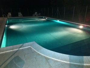 Sæsonbestemt udendørs pool