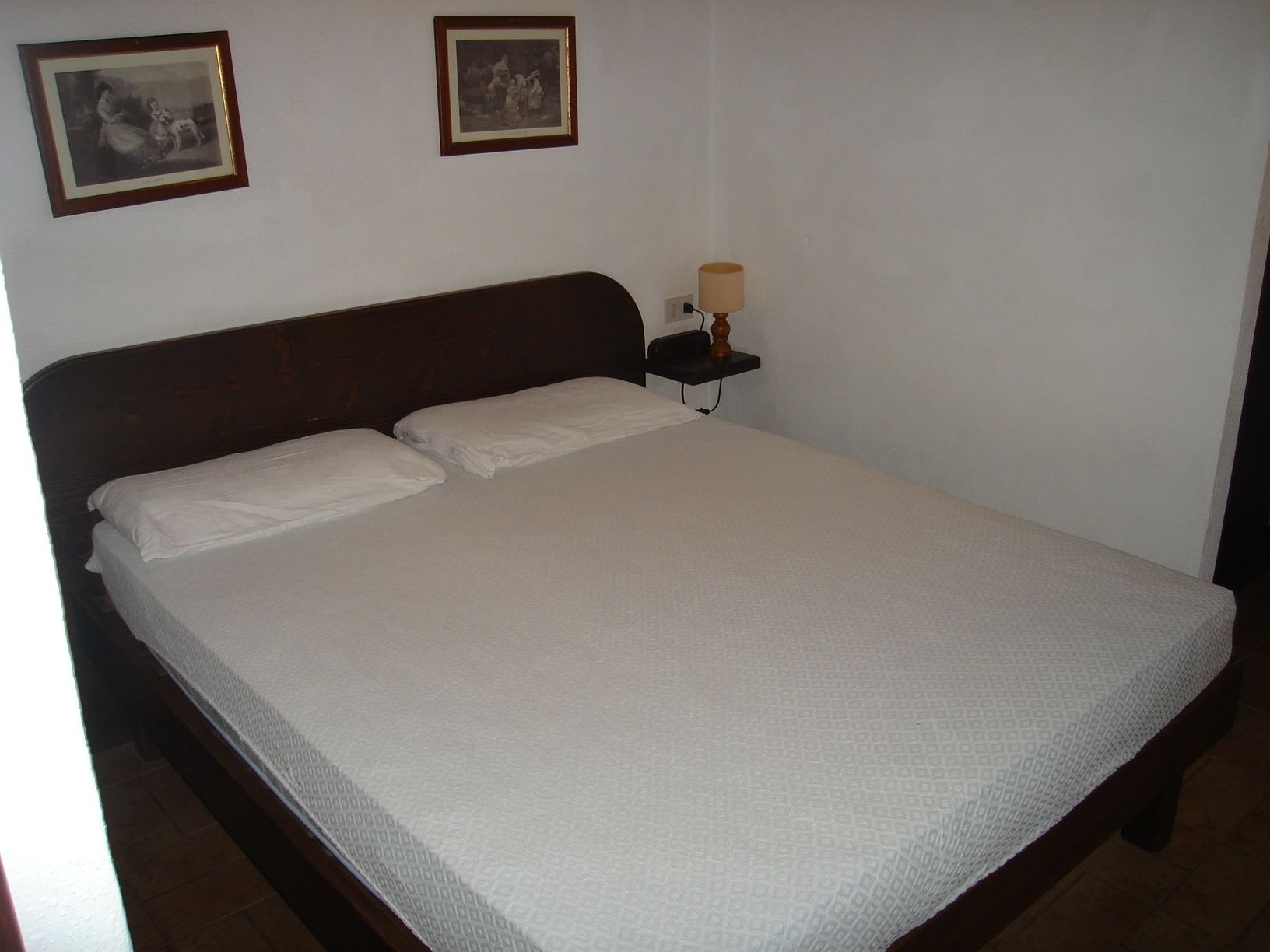 Gratis baby-/barnesenge, gratis ekstra senge