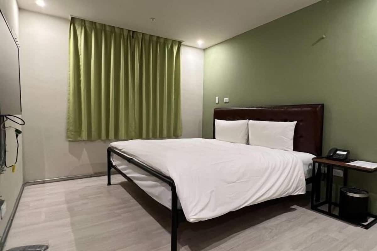 2 dormitorios, escritorio, cortinas opacas y sistema de insonorización