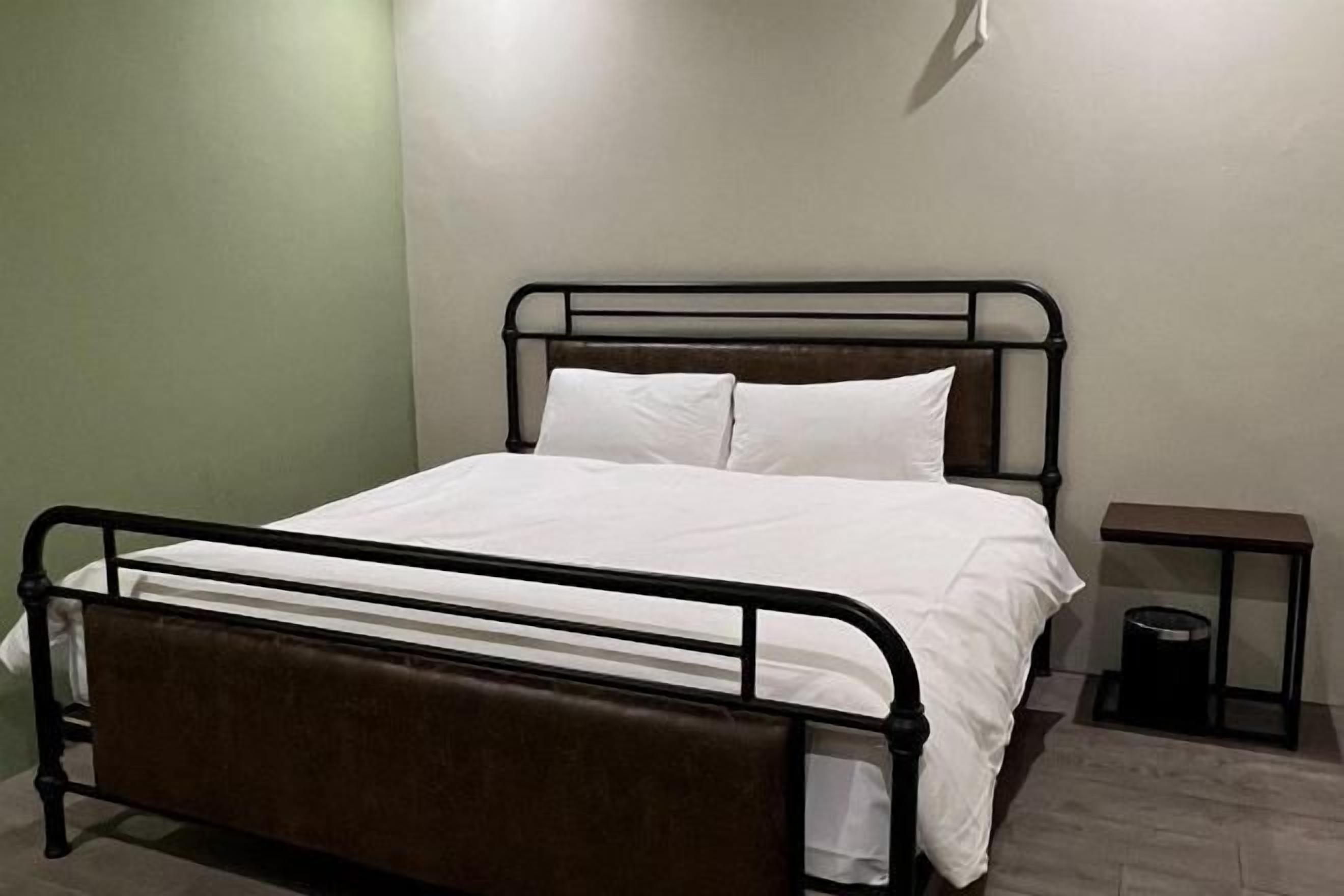 Desk, blackout curtains, soundproofing, free WiFi