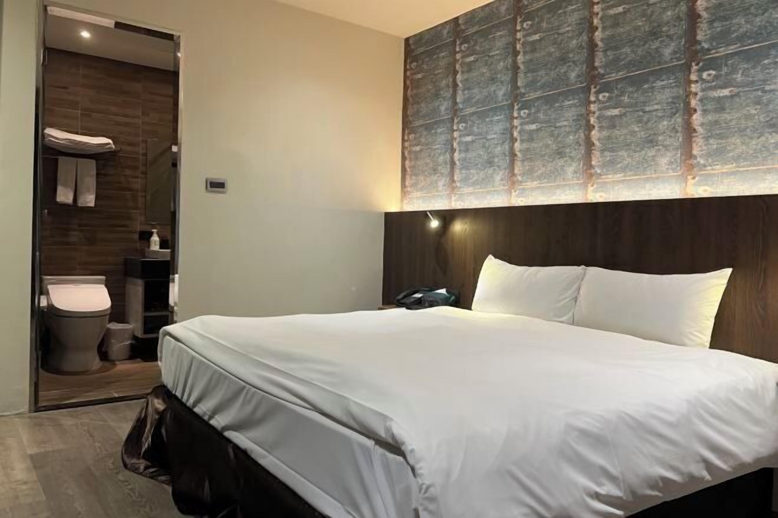 Desk, blackout curtains, soundproofing, free WiFi