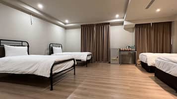 2 habitaciones, escritorio y cortinas blackout