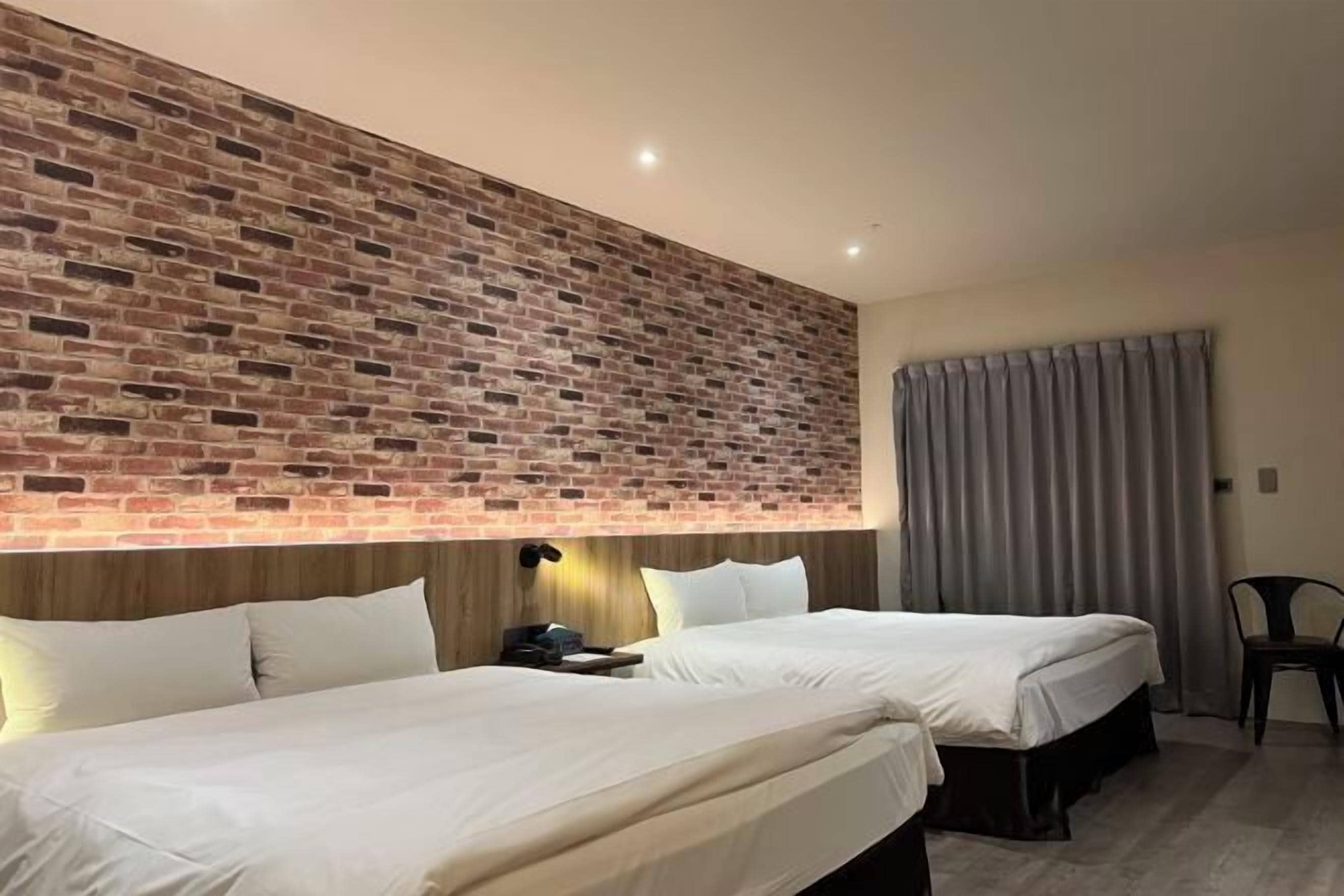 Desk, blackout curtains, soundproofing, free WiFi