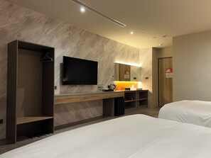 Desk, blackout curtains, soundproofing, free WiFi - Saint Hostel (Beigang)