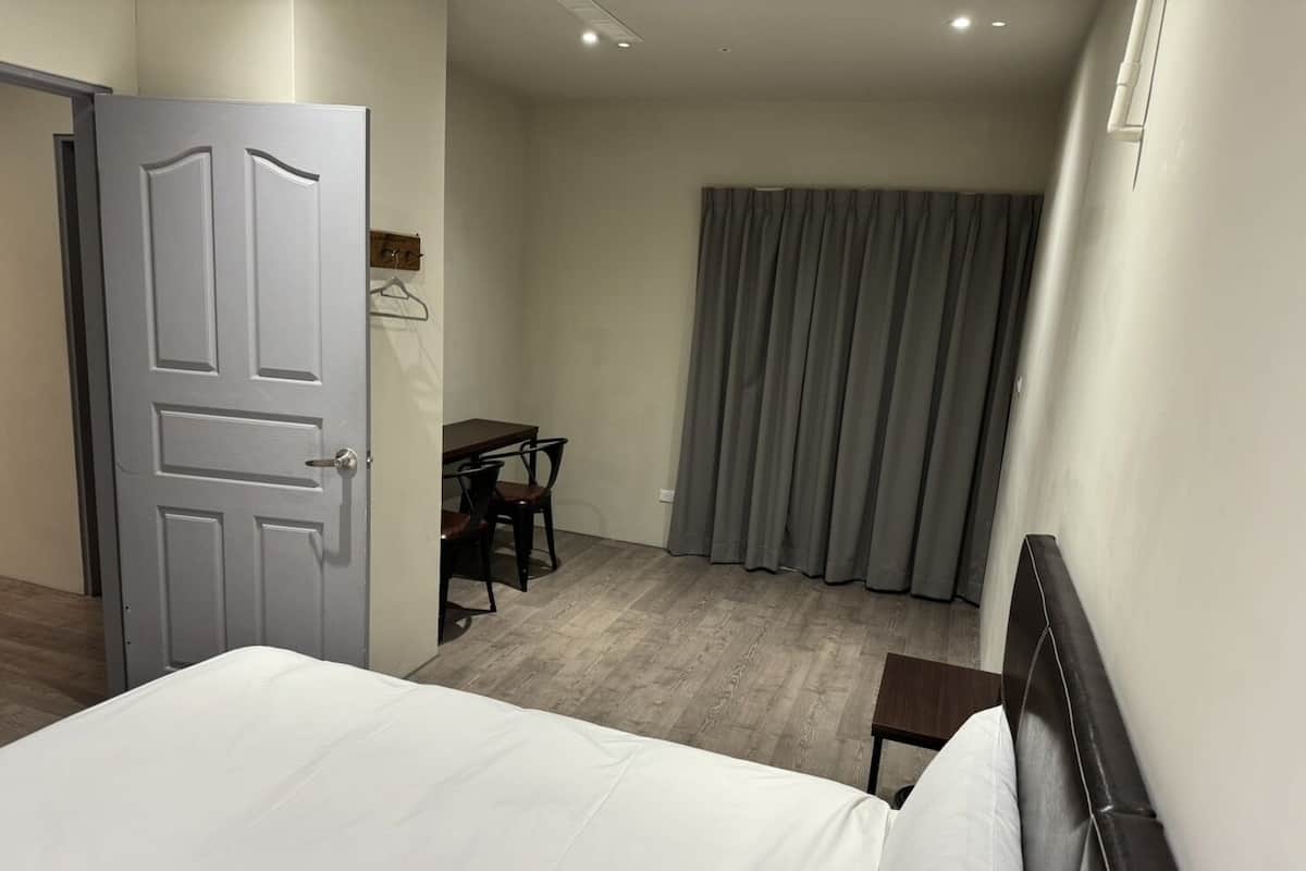 Economy Room, No Windows