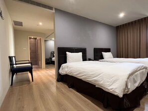 Desk, blackout drapes, soundproofing, free WiFi - Saint Hostel (Beigang)