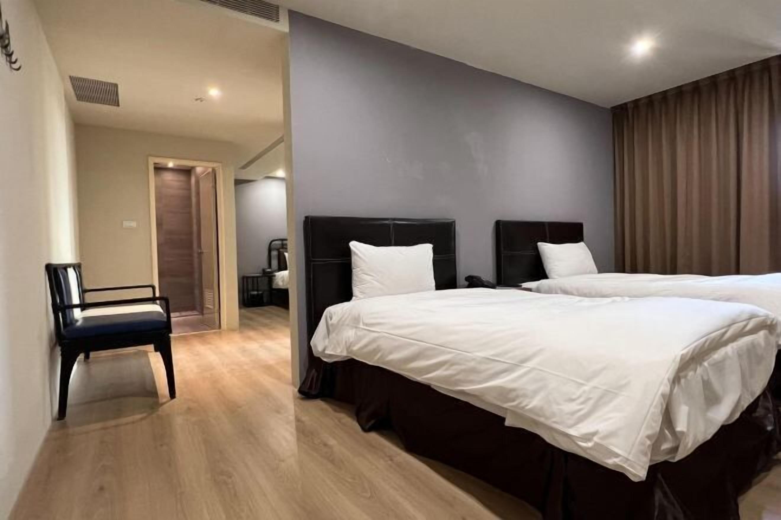 Desk, blackout curtains, soundproofing, free WiFi