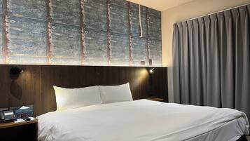 Superior Double Room, 1 Bedroom | Desk, blackout drapes, soundproofing, free WiFi