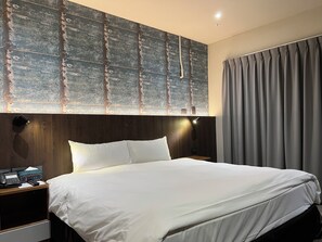 Escritorio, cortinas blackout, sistema de insonorización y wifi gratis 