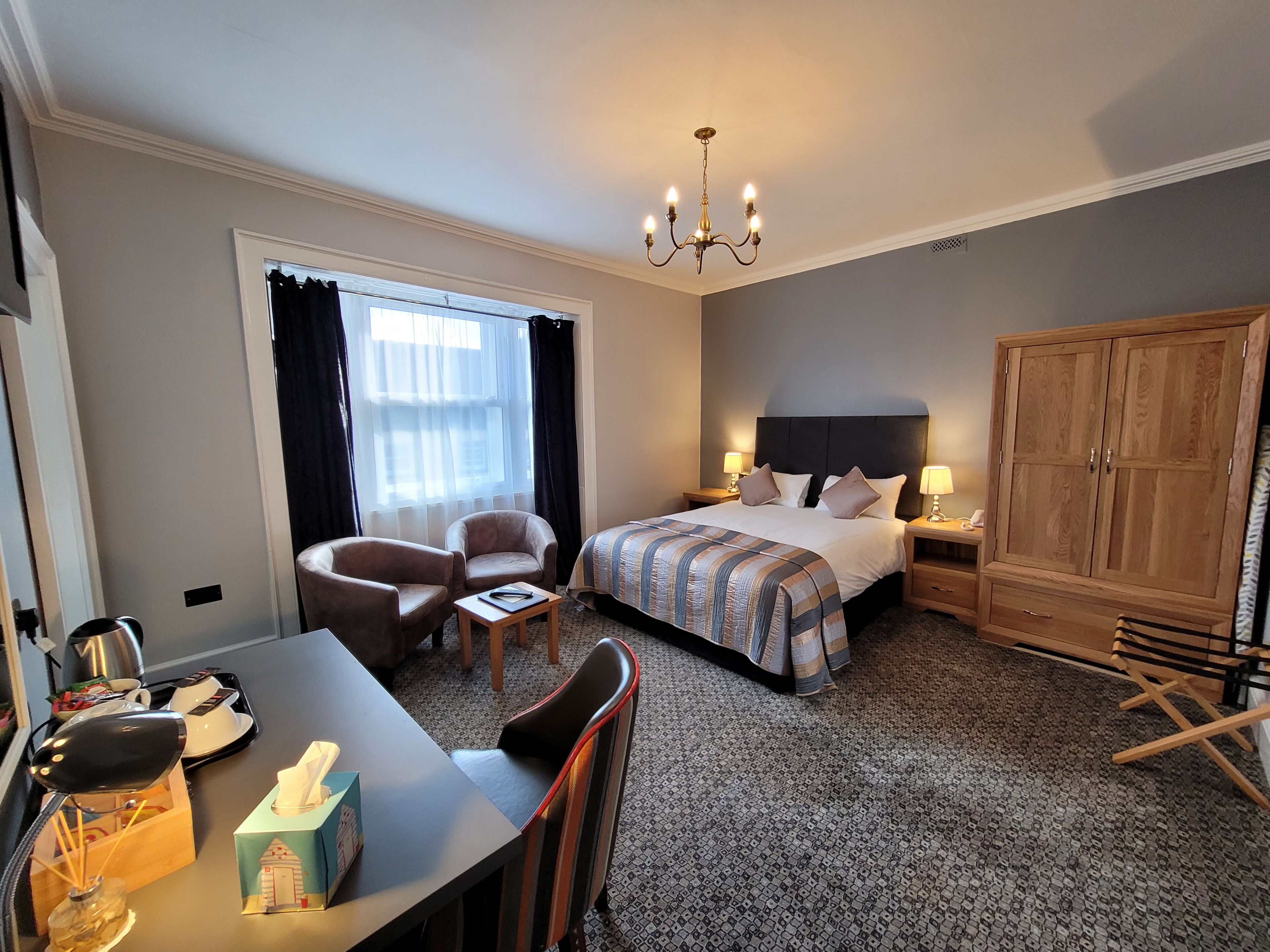 executive double room | desk, iron/ironing board, free wifi, bed sheets