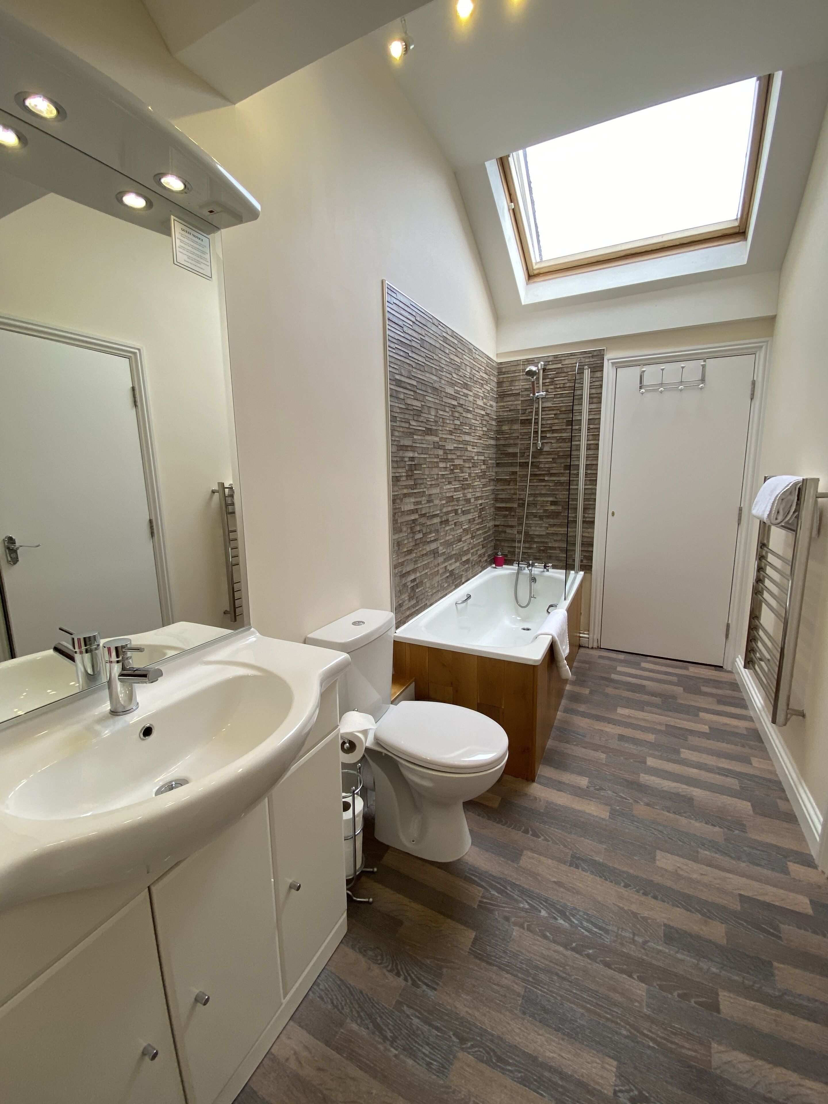 executive double room | bathroom | free toiletries, hair dryer, towels