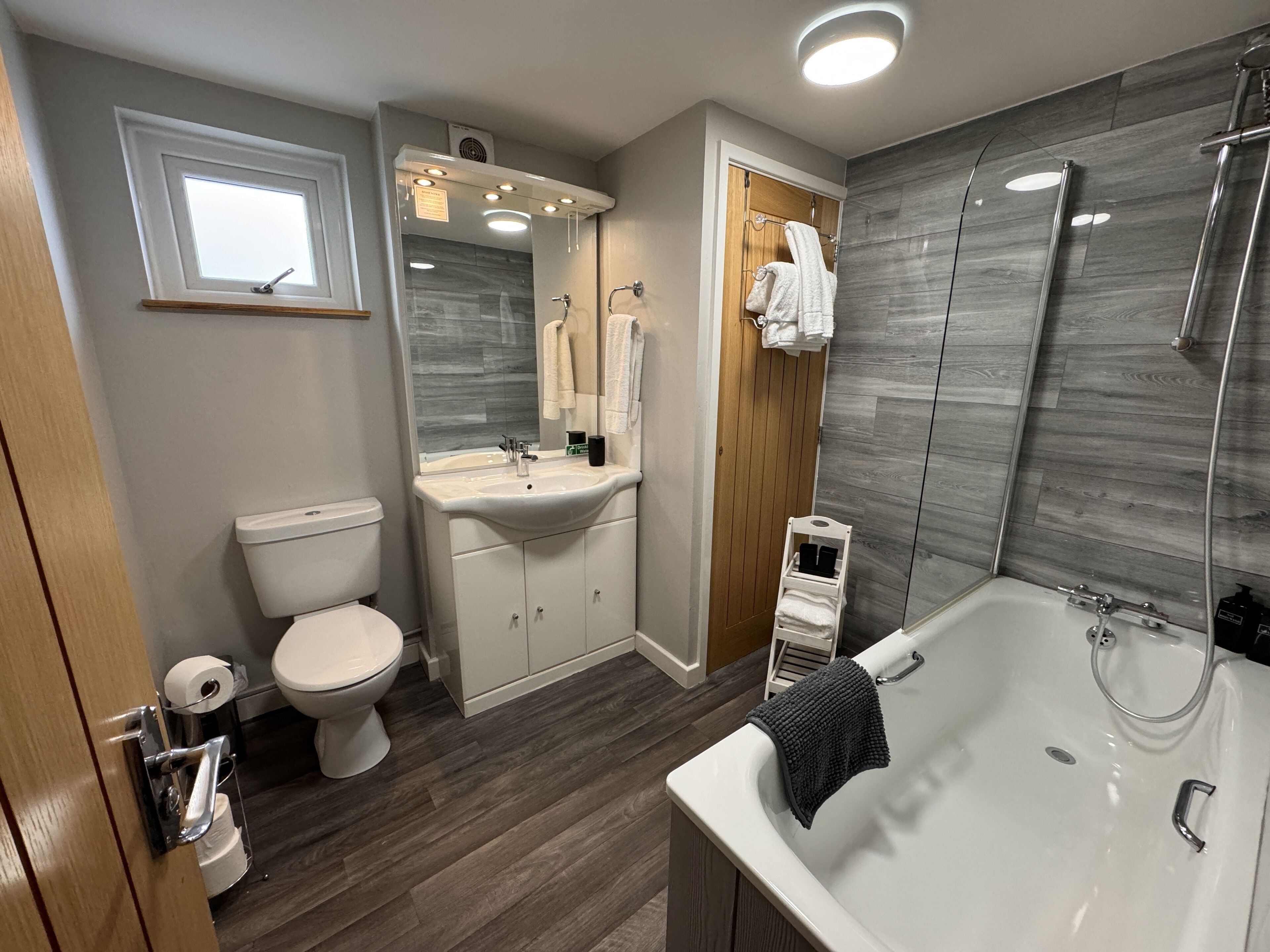 executive twin room | bathroom | free toiletries, hair dryer, towels