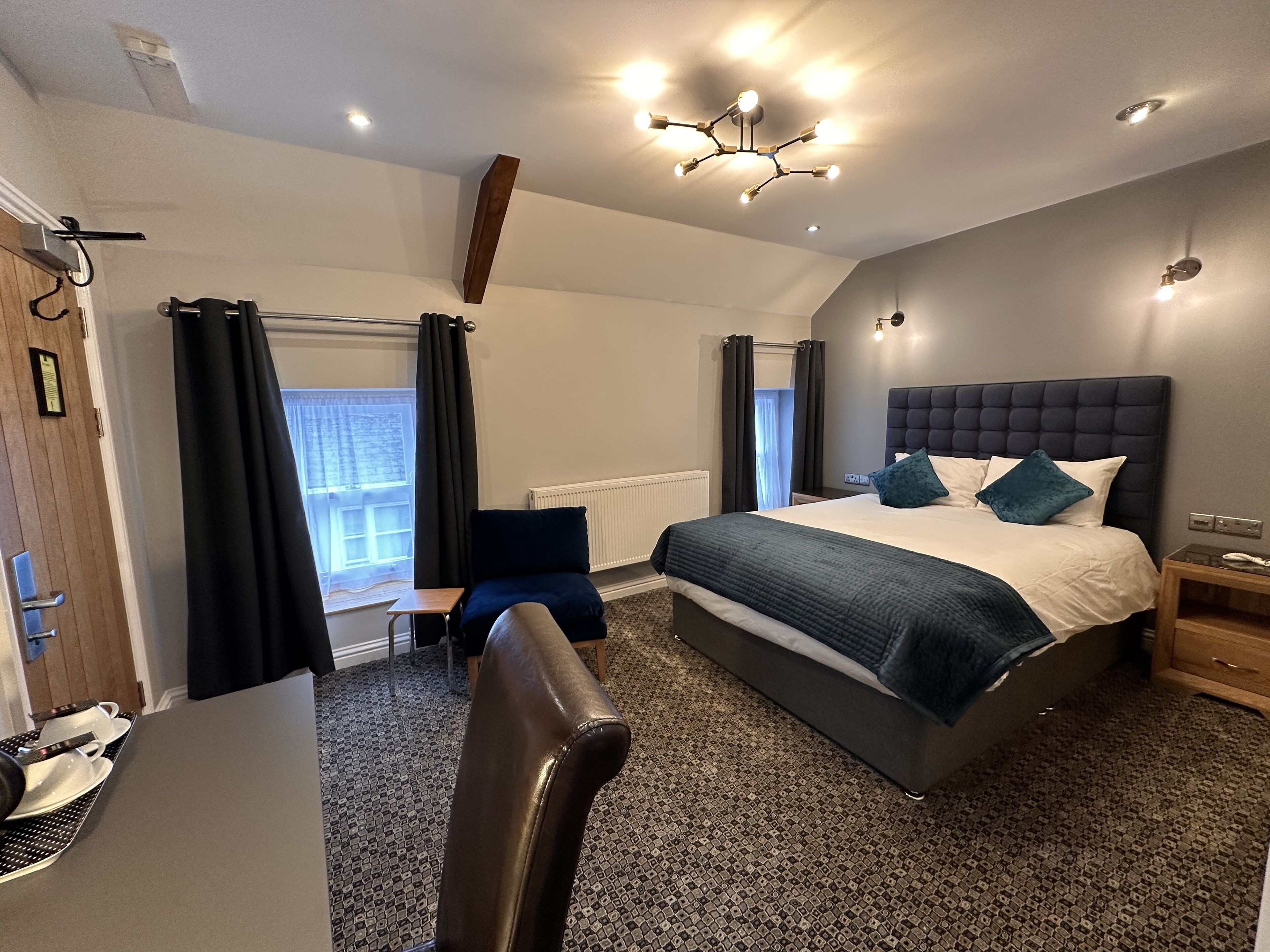 executive double room | desk, iron/ironing board, free wifi, bed sheets