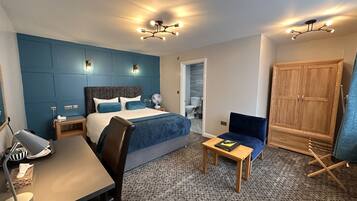 Executive Double Room | Desk, iron/ironing board, free WiFi, bed sheets