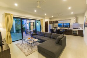 Comfort Villa | Living area | Flat-screen TV