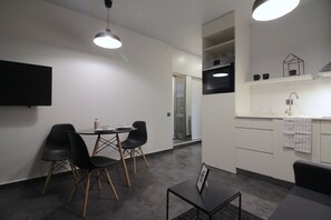 City-Studio, 1 Doppelbett, Stadtblick | Speisen