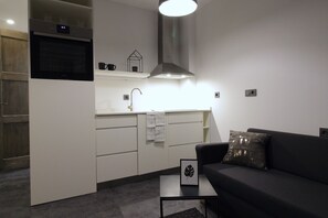 City Studio, 1 Double Bed, City View | Private kitchenette