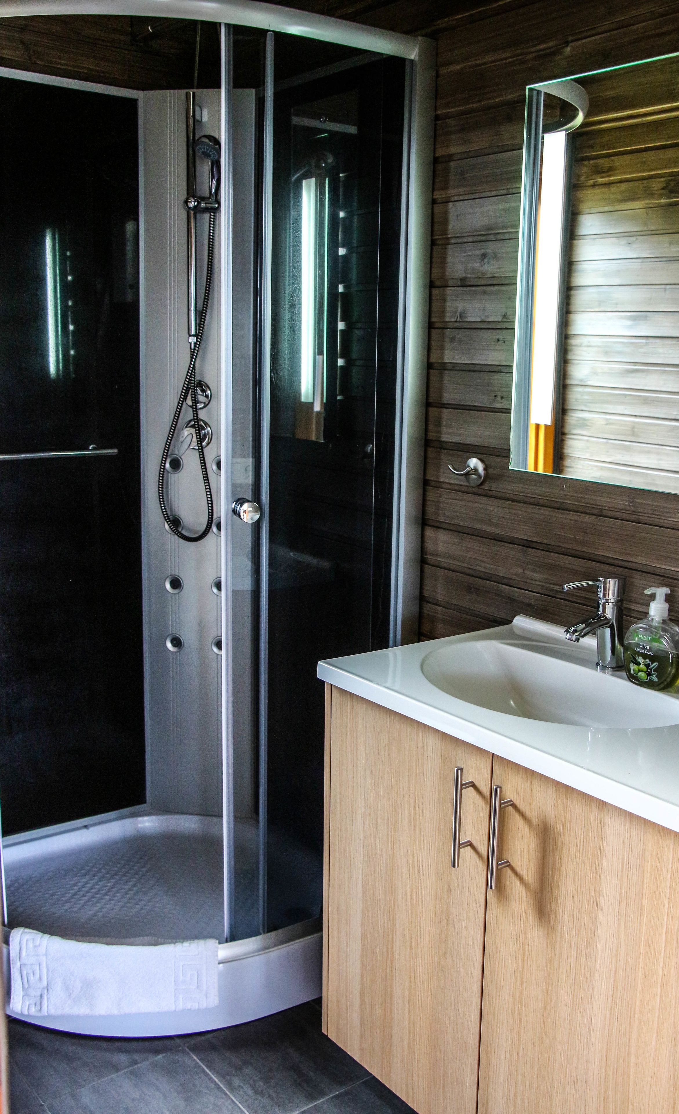 Basic Cottage, 2 Bedrooms (3) | Bathroom