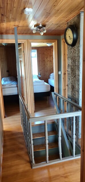 Vila básica, 5 quartos | Wi-Fi de cortesia, roupa de cama