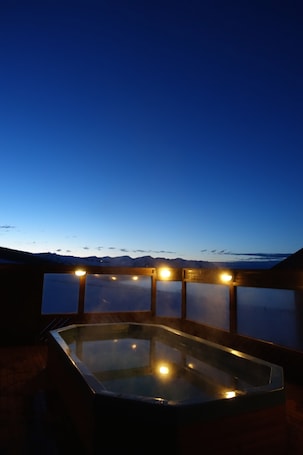 Basic Villa, 5 Bedrooms | Private spa tub. Ytri Vík