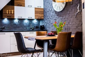 Penthouse - 2 sovrum | Eget kök | Stort kylskåp, mikrovågsugn, spishäll och diskmaskin