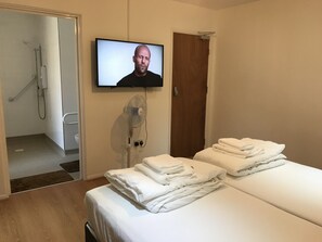 Comfort Triple Room, 3 Twin Beds, Accessible (Accessible, Nr 2) | Free WiFi, bed sheets