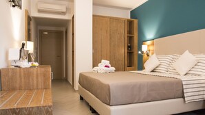 A hotel room with a bed, bedside table, and a wardrobe. - Hotel Maria (Golfo Aranci)