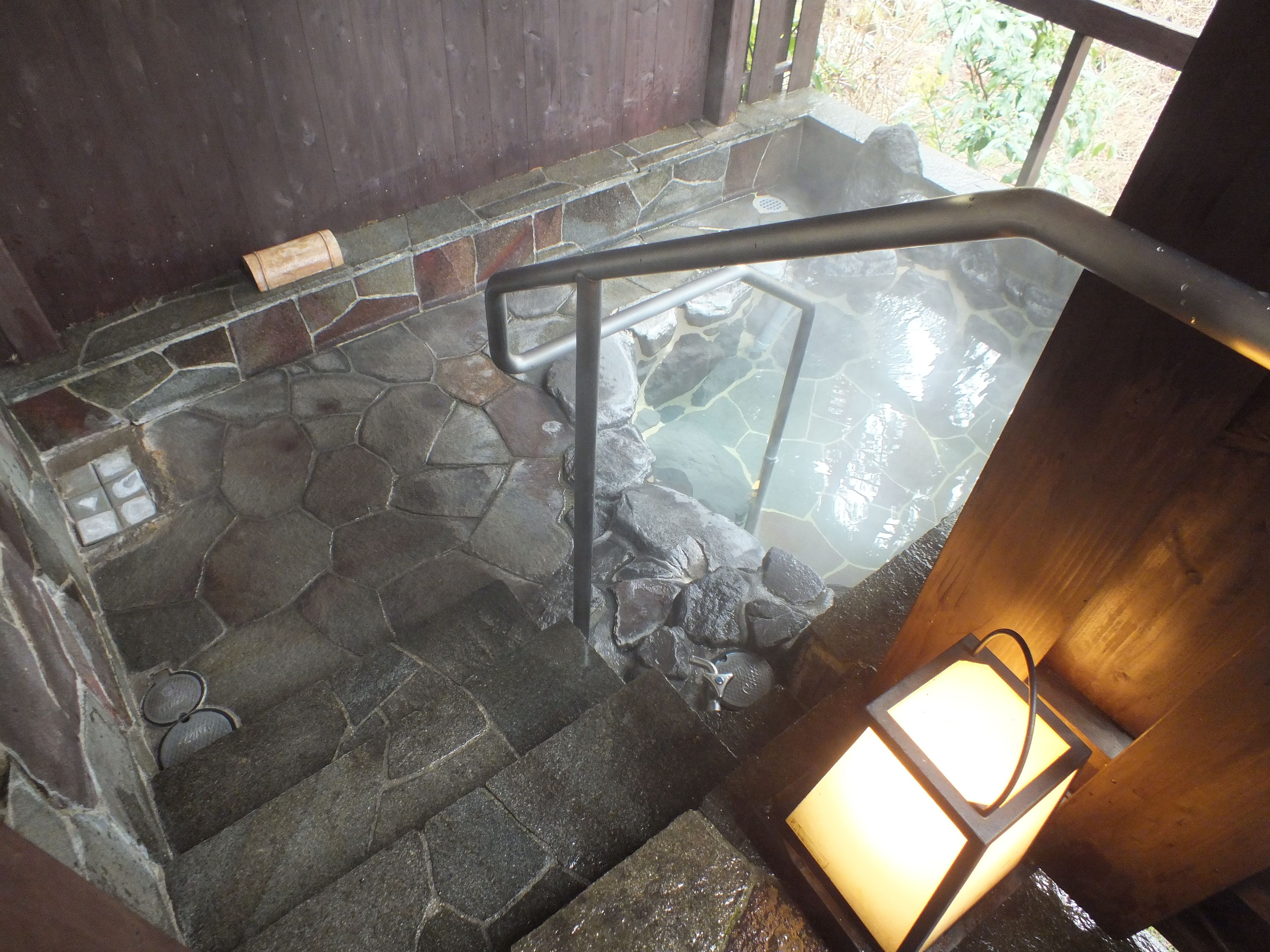 部屋タイプ指定なし 露天風呂付 | バスルーム | バスアメニティ (無料)、ヘアドライヤー、洗浄機付トイレ、タオル