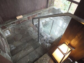 传统客房 (Japanese,Run of House,Open-air bath) | 浴室 | 免费洗浴用品、吹风机、电子马桶、毛巾