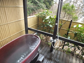传统客房 (Japanese Style,Standard,Open-air Bath) | 浴室 | 免费洗浴用品、吹风机、电子马桶、毛巾