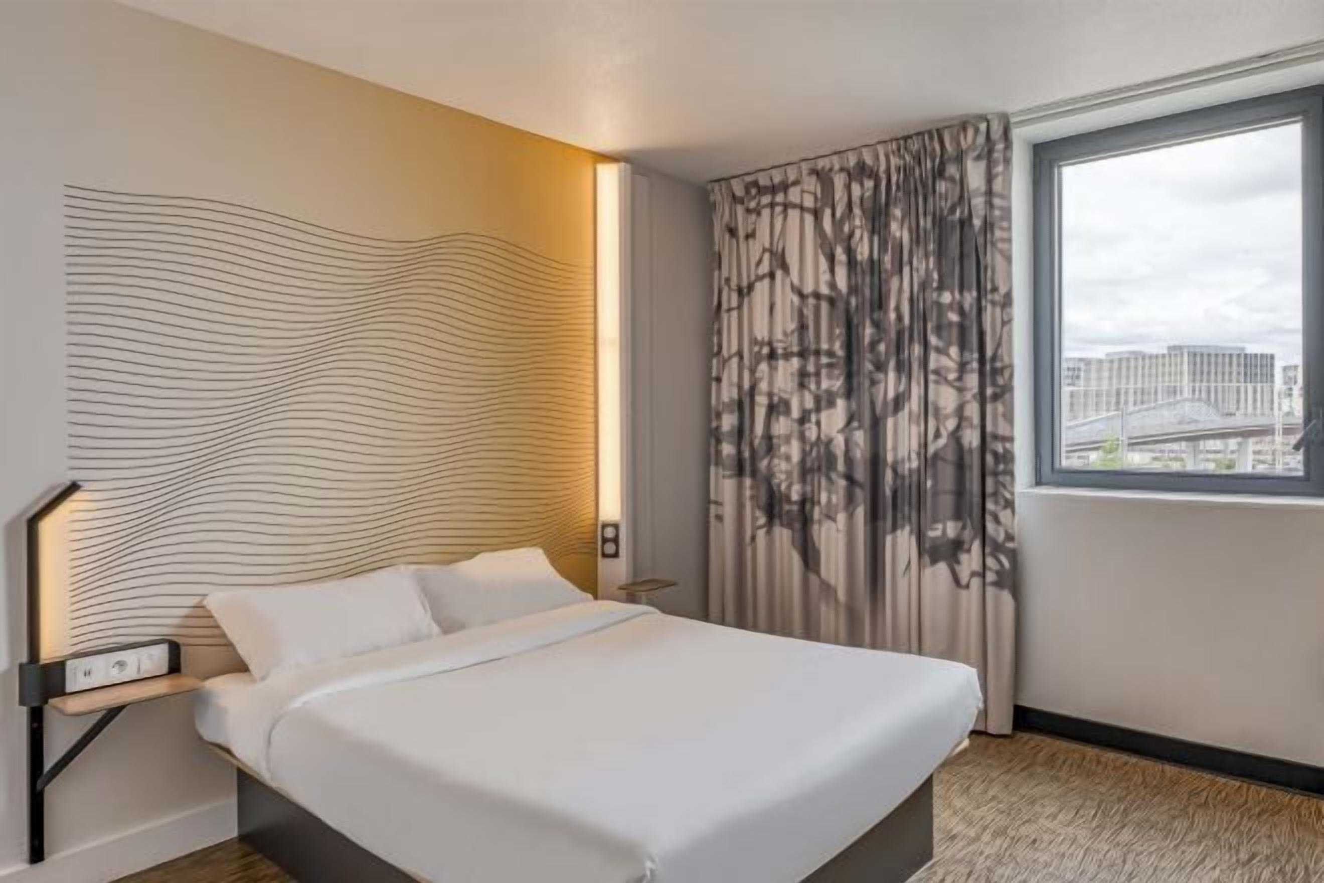 Ropa de cama de alta calidad, escritorio y cortinas blackout 