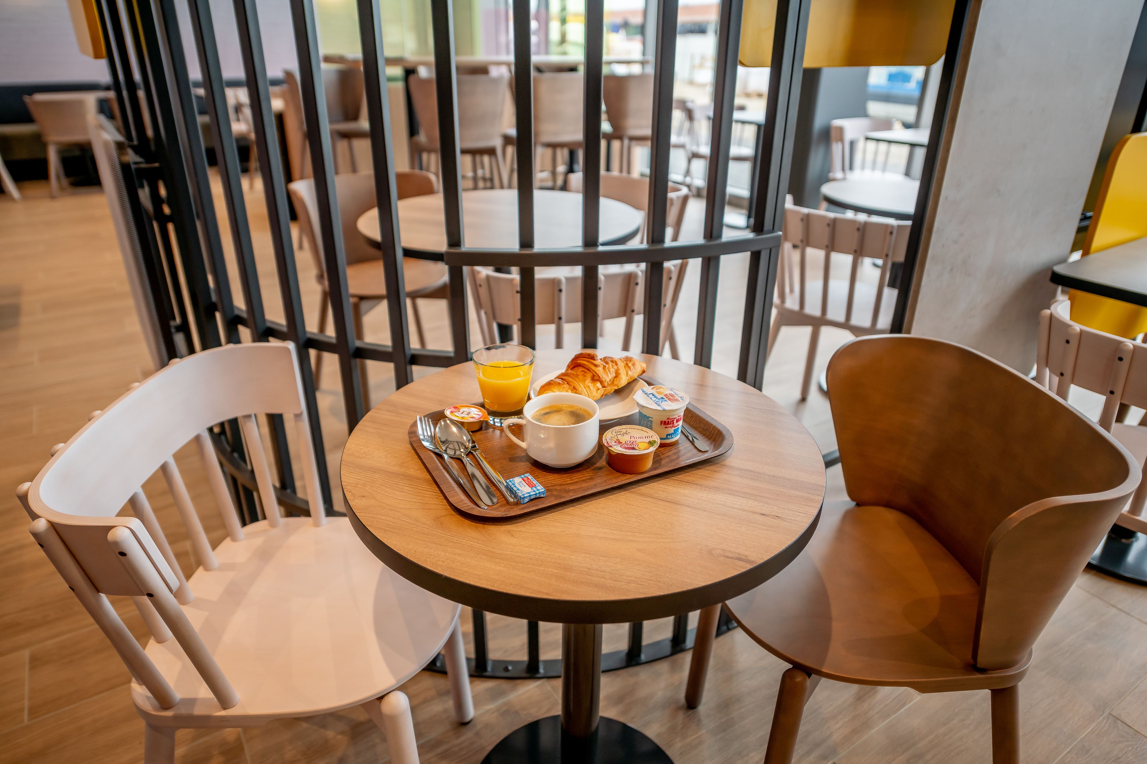 daily buffet breakfast for a fee