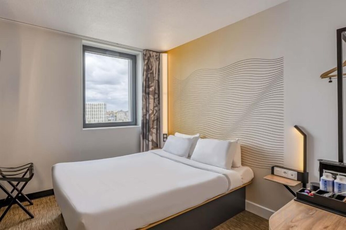 Premium bedding, desk, blackout curtains, soundproofing