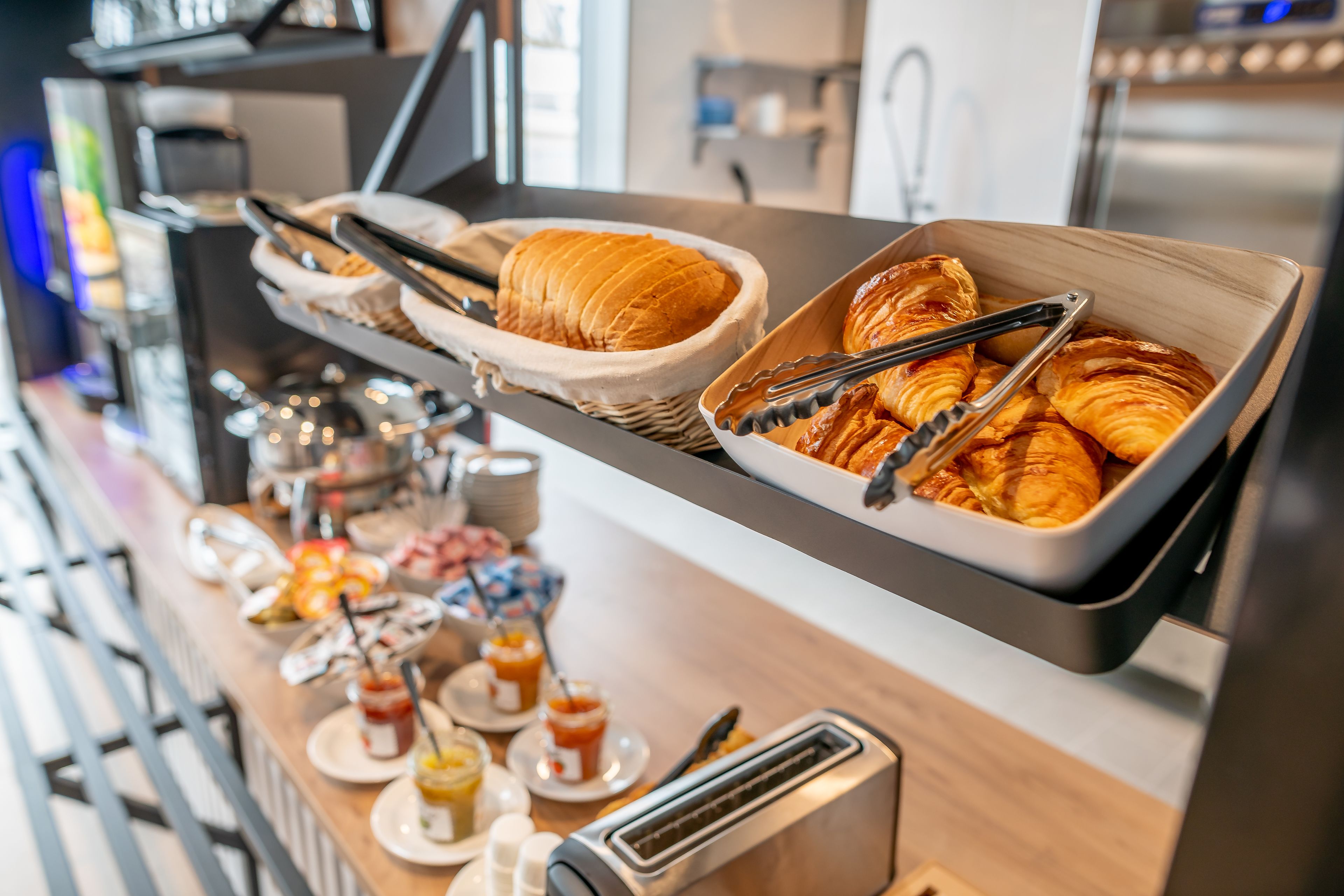 Se ofrece un desayuno bufé todos los días (por un coste adicional)