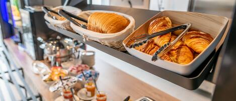 Daily buffet breakfast for a fee