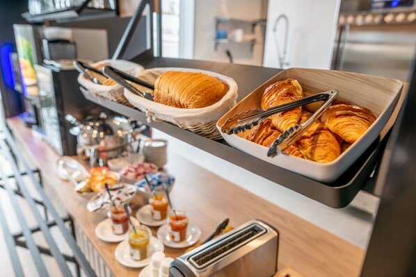 Desayuno buffet todos los días (con cargo)